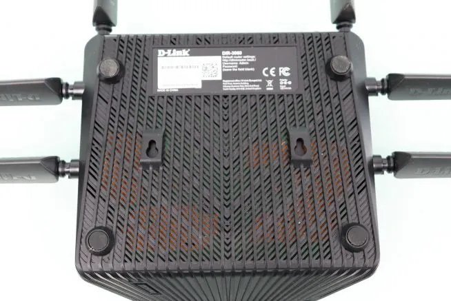 D-Link-3060-EXO-AC3000-Smart-Mesh-lower-area